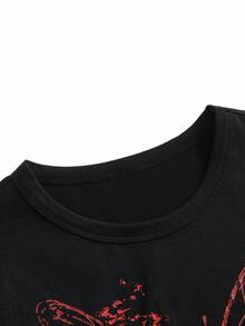 Studio Chunk Camiseta corta con estampado gótico de mariposa para mujer