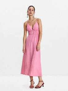 SHEIN Luminelle 25 新款夏季V领细肩带褶皱露背收腰性感甜美连衣裙法式V领百褶露背收腰连衣裙法式粉色细肩带连衣裙，露背，度假新款夏季垂坠V领细肩带褶皱系腰连衣裙 - 粉色 - 查看 4