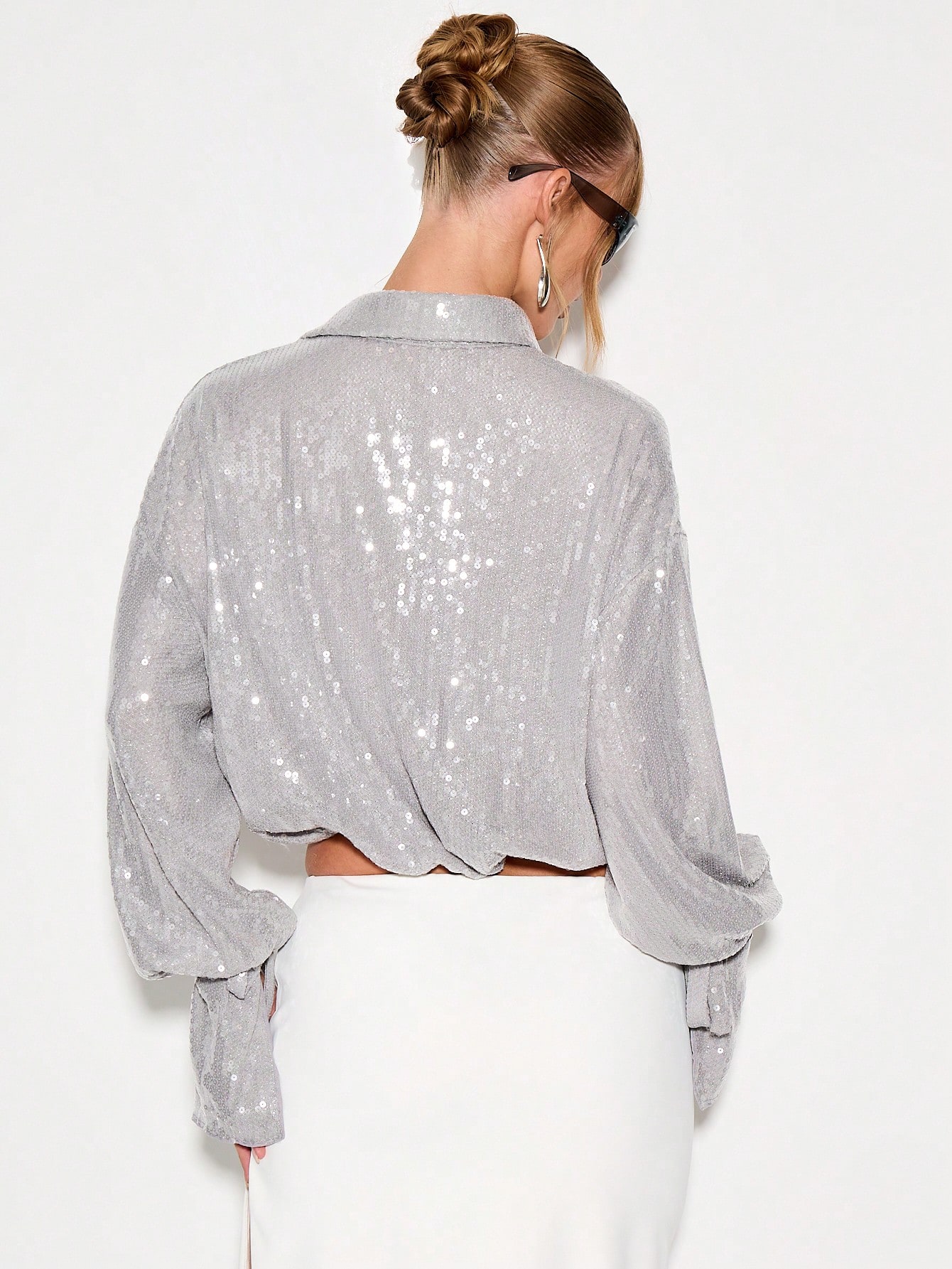 KIZN Camicia con bottoni e paillettes metalliche e parte anteriore attorcigliata