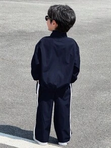 2 件套年轻男童宽松休闲简约舒适运动夹克和裤子套装，适合秋冬季