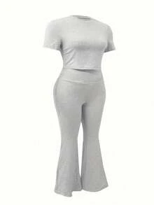 Conjunto casual de 2 piezas de mujer talla grande con camiseta de cuello redondo y manga corta en unicolor y pantalones acampanados - Gris Claro - Ver 3