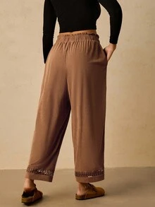 SHEIN VCAY 大码女式休闲棕色灯芯绒裤，带口袋，蕾丝拼布镂空细节，舒适柔软，适合夏秋季 - 彩色 - 查看 2