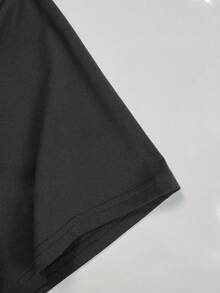 Manfinity EMRG 男士寬鬆字母及公牛頭印花圓領T恤 - 黑色 - 查看 3