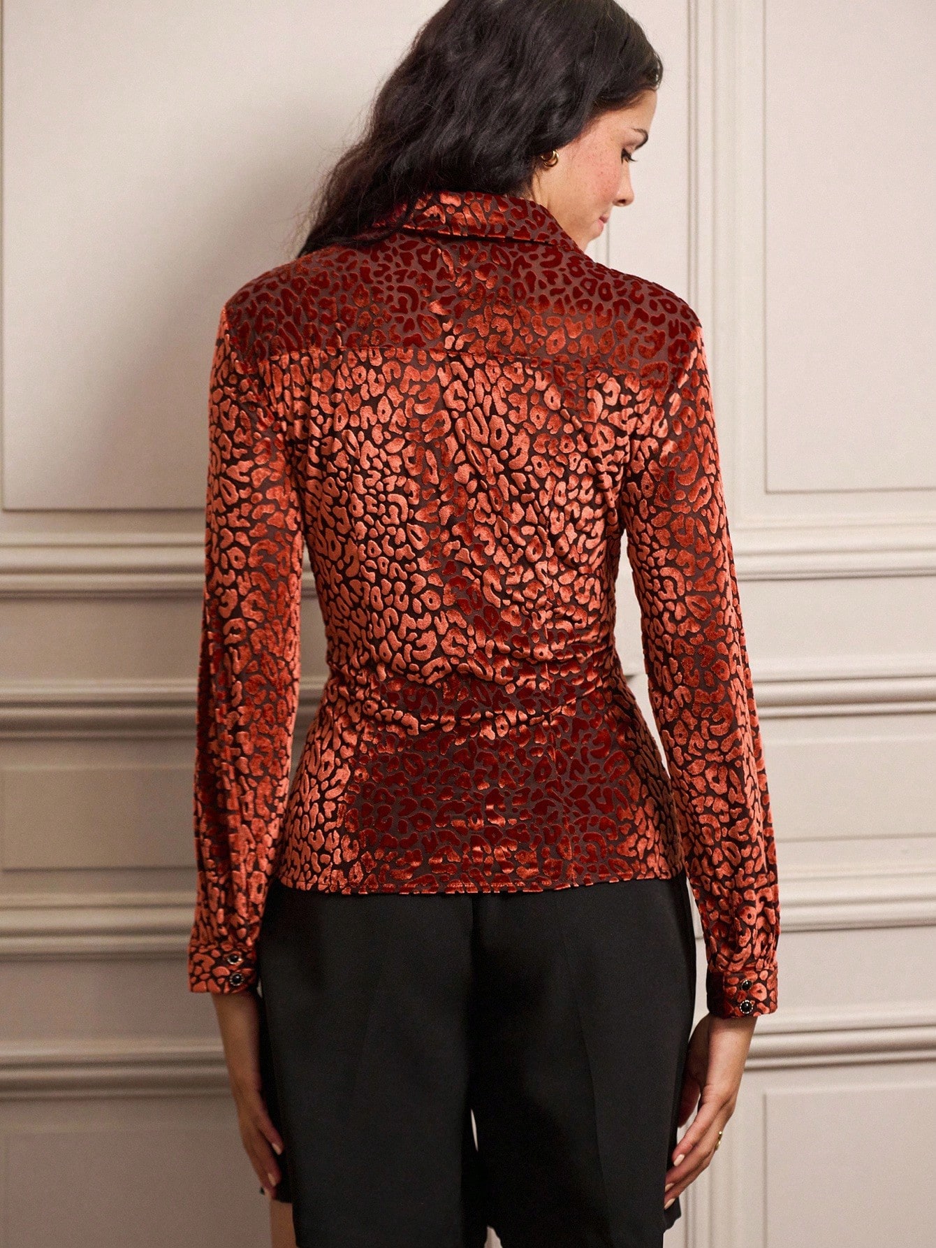 Chemise à boutons avec imprimé léopard en velours brûlé, pour le printemps et l'été, pour le bureau et les sorties