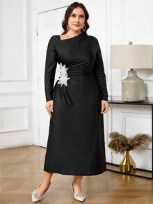 Modelyn Elegantes Partykleid in Große Größen mit 3D Blumen Dekor - Schwarz - Übersicht 5