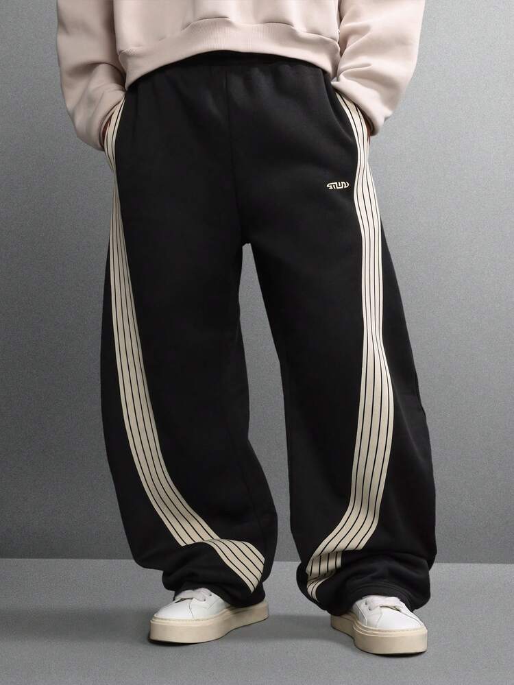 Pantalon de survêtement à jambes larges avec détails à rayures latérales