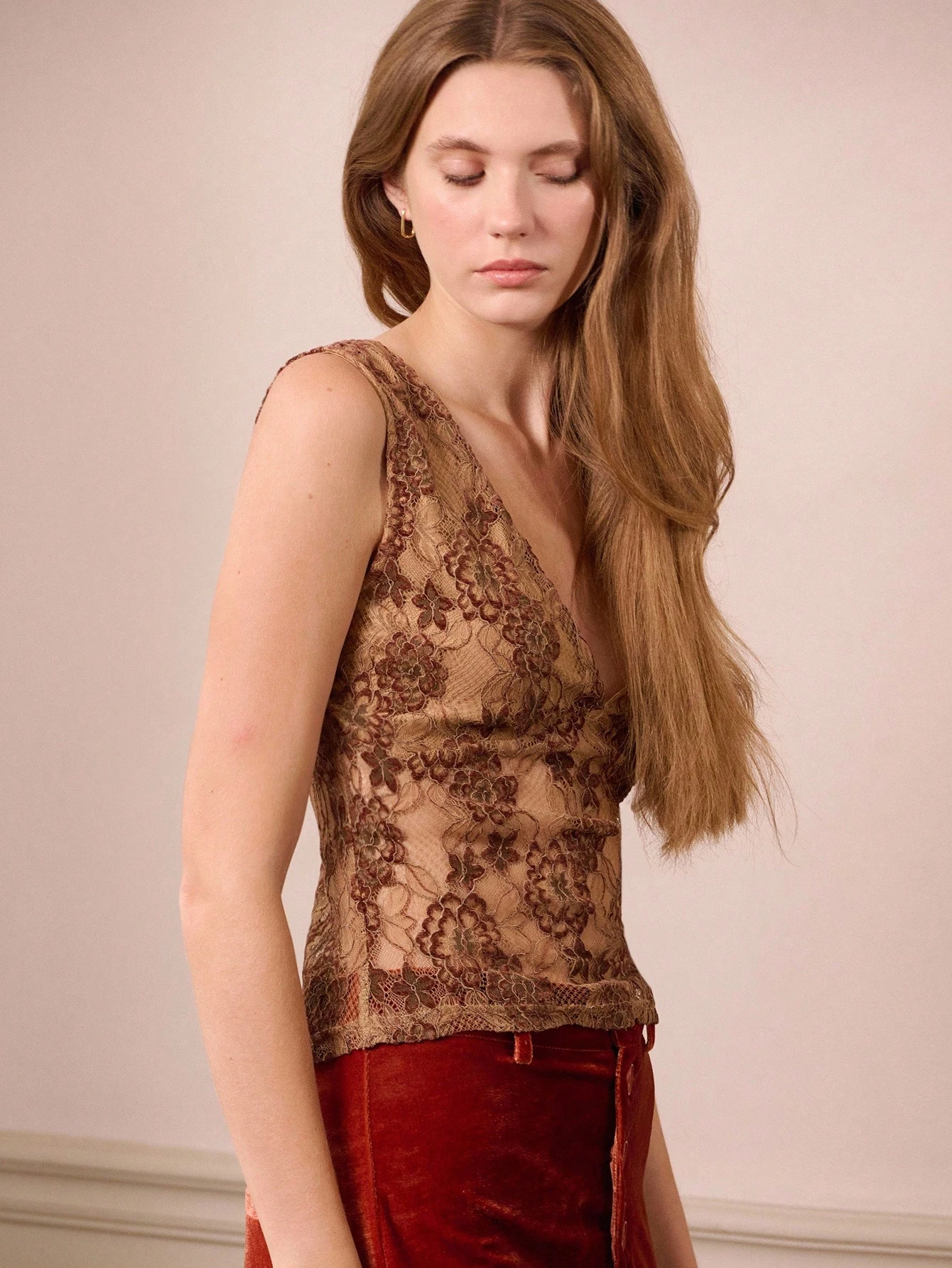 Top Ajustada Sexy com Decote em V, Renda Marrom, Sem Mangas, Roupas Femininas de Outono e Inverno