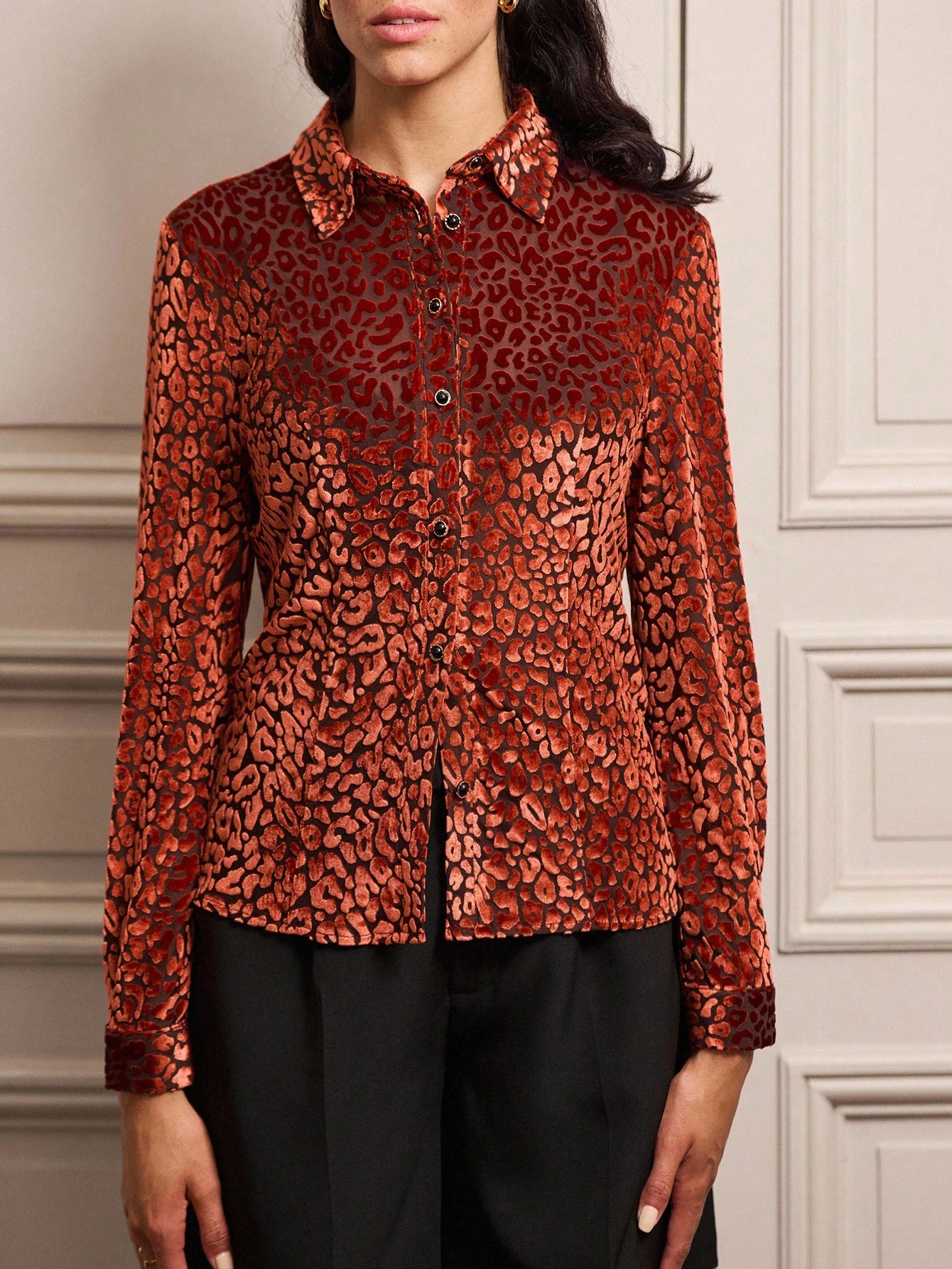 Chemise à boutons avec imprimé léopard en velours brûlé, pour le printemps et l'été, pour le bureau et les sorties