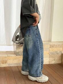 SHEIN 年轻男童秋冬时尚石洗休闲宽腿宽松蓝色牛仔裤，儿童秋冬服装日常服装 - 中等水洗藍 - 查看 3