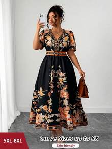 SHEIN CURVE+ فستان نسائي عصري ملائم لأحجام كبيرة من 5XL إلى 8XL، ذو ياقة على شكل حرف V وأكمام قصيرة، مع تحديد الخصر، مطبوع بطبعات بوهيمية لعطلة شاطئ تايلاند والمالديف، مناسب للربيع والصيف - متعدد الألوان - مشاهدة 3