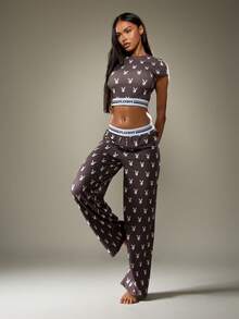 Missguided x Playboy Pantalones acampanados y top corto con estampado de conejo para Navidad - Marrón - Ver 6