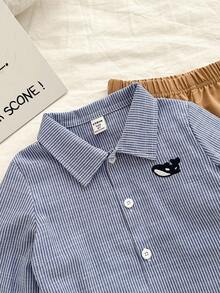 Genkimix Kids 2 件套男童条纹领刺绣海豚长袖衬衫和休闲直筒裤，适合春秋季穿着、上学、通勤、派对、外出和日常场合 - 彩色 - 查看 3