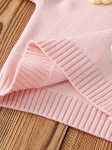 SHEIN Vintaside Kids 女婴针织毛衣和条纹裤两件套，优雅时尚，舒适耐穿，适合秋冬季节，居家、户外、旅行等各种场合。这款秋冬季女婴针织套装包含两件毛衣，是秋冬季女婴的理想之选。柔和的碎花图案，更添秋日气息。 - 粉色 - 查看 4