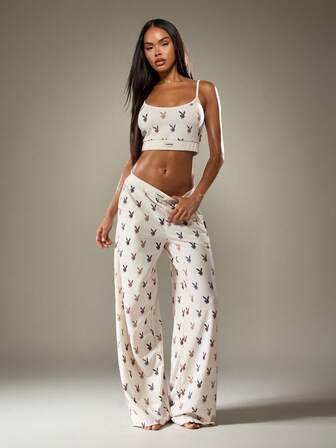 Missguided x Playboy Weihnachtlich bedrucktes Träger-Top und weite Hose mit Hase Logo