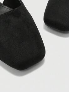 CUCCOO BIZCHIC 女士经典低跟套脚鞋，黑色，适合圣诞节和春季穿着 - 黑色 - 查看 7