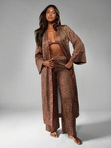 MISSGUIDED Áo choàng dài họa tiết da báo sang trọng có viền viền màu đỏ, đồ mặc nhà Kimono bằng vải satin dài chấm đất, che phủ toàn bộ, quà tặng ngày lễ - màu nâu - Xem 6