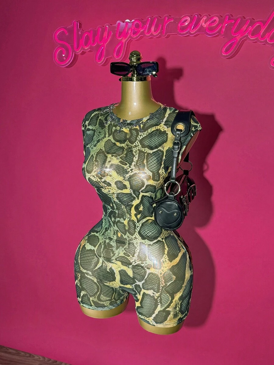 Slaydiva Hàng mới về mùa hè 2025, Thích hợp cho tiệc sinh nhật, Trở lại trường, Phong cách trường học, Trang phục hàng ngày, Thường ngày, Kỳ nghỉ, Du lịch du thuyền, Bãi biển, Tắm nắng, Bài hát gây sốt, Trang phục dạo phố, Câu lạc bộ gợi cảm, Cổ tròn không tay, Hở lưng gợi cảm, Quần short bó, Họa tiết da rắn, Bộ đồ liền thân bó sát mùa hè, Bộ đồ liền thân nữ - Nhiều màu - Xem 1