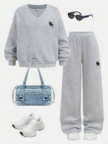 SHEIN Tween Girls Solid Light Gray Fleece Inner Oversize V-Neck Fluffy Loose Fit Long Sleeve Sweatshirt With Print And Wide Leg Sweatpants, Small Logo Print,  Sweatshirt And Sweatpants Set For Autumn/Winter, Tween Girl Sweatshirt Pants Set Girl Two Piece Long Sleeve Set Tween Matching Set Teen Girls 2 Piece Pants Set Casual Two Piece Set Grey Sweatpants Set V-Neck Sweat Suit Sweatshirt Straight Pants Suit Tween Girl Teen Two Piece Long Sleeve Set - Light Grey - View 2