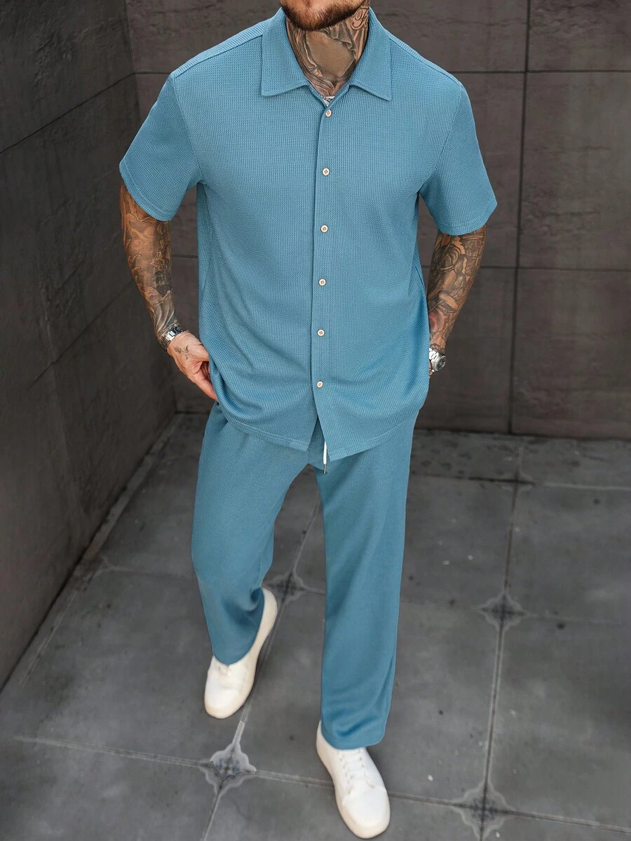 Manfinity CasualCool 男士纯色前扣短袖衬衫和裤子休闲西装 - 藍色 - 查看 1