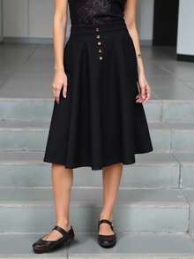 少女纽扣设计半身裙，优雅设计，高腰纽扣装饰，宽松版型，舒适透气
