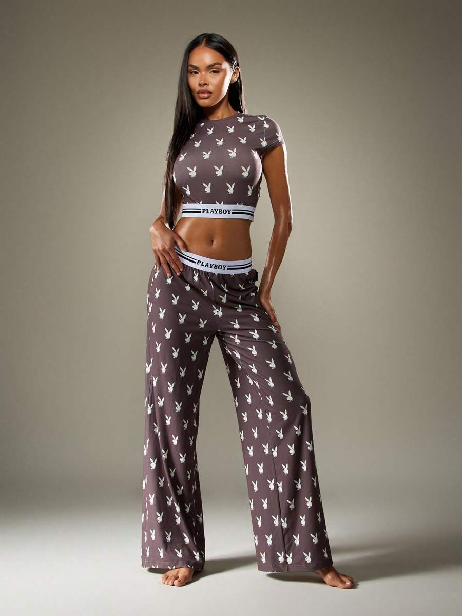 Missguided x Playboy Pantalones acampanados y top corto con estampado de conejo para Navidad - Marrón - Ver 1
