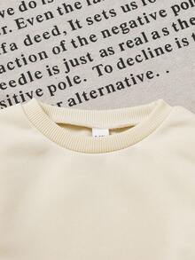 SHEIN Vintaside Kids 2 piezas Conjunto de niña, sudadera de cuello redondo de manga larga con estampado floral y de letras y pantalones acampanados con estampado de conejo, lindo y casual para salidas de otoño/invierno - Multicolor - Ver 6