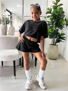 SHEIN 2 件套青少年女孩宽松短款 T 恤 + 紧身短裤，休闲家庭装 - 黑色 - 查看 3