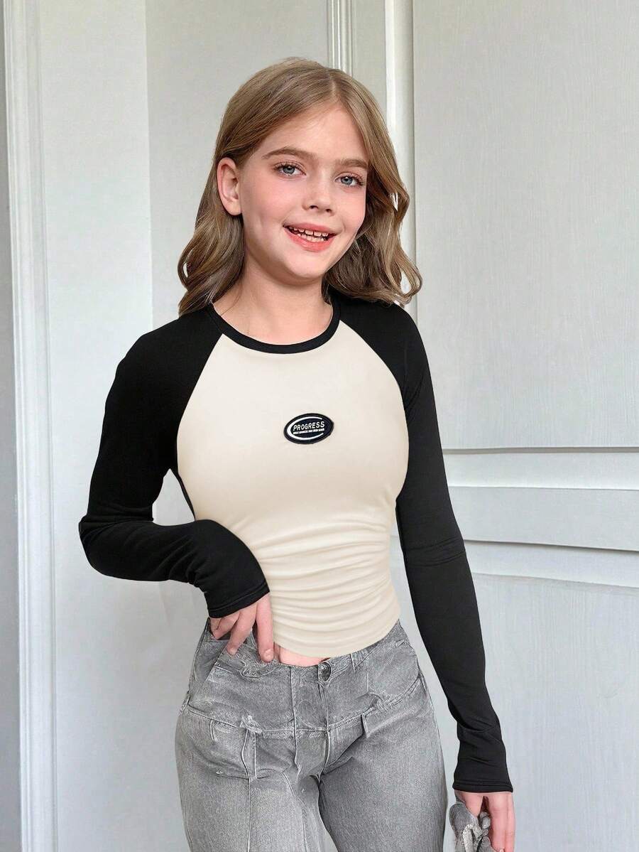 SHEIN Tween Girl 街头休闲字母拼色长袖修身褶饰下摆短款 T 恤 - 杏色 - 查看 1