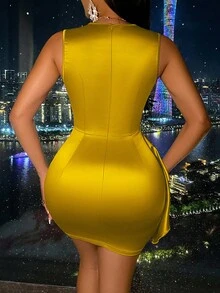 SOLERSUN 节日褶皱缎面不对称下摆连衣裙派对礼服新年节日派对服装