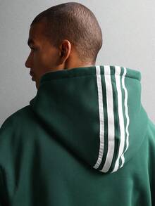 SUMWON Felpa con cappuccio a vestibilità crop, fit rilassato, con coulisse, toppe logo piccolo e dettaglio a tre strisce sul cappuccio, essenziale per uso casual quotidiano