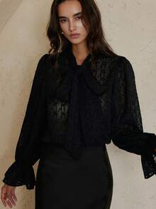 Aveloria Camisa de manga larga con cuello de lazo, mangas acampanadas y cortes en capas, de estilo retro francés y versátil - Negro - Ver 6