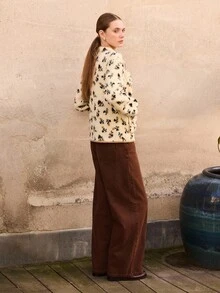 lacRébo 奶油色花卉印花羊羔绒夹克，撞色滚边和按扣开合，秋冬秋季女装秋冬 - 杏色 - 查看 6