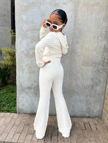 SHEIN 2pcs Tween Girls Pearl Texture Cropped Sweatshirt + Flare Leg Pants Set, Casual Daily Fashion Versatile White Two Piece Set Girls Knit Set Girls Ribbed Set Girls Two Piece Set Kids Matching Set - White - View 2