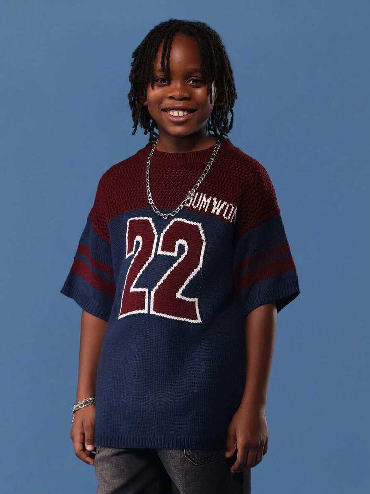 ナンバーデザインとメッシュパターンのバーシティニットセーター