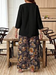 EMERY ROSE 2pcs Plus Size Outfit - Black Top With Vintage Floral Print Comfort Casual Pants Set - Multicolor - View 2