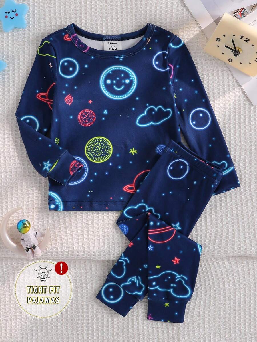 SHEIN Perso Play 2 件婴幼儿男童杏色简约全印花篮球圈运动图案长袖上衣和紧身裤睡衣套装 - 寶藍色 - 查看 1