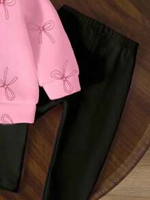 Playful Pals 2 件套甜美女童可爱简约蝴蝶结图案针织柔软圆领长袖运动衫和紧身裤套装，适合秋冬季，舒适休闲，秋季分层穿着之选，时尚装扮，适合返校、户外、摄影、居家、校园、节日、礼物 - 彩色 - 查看 3