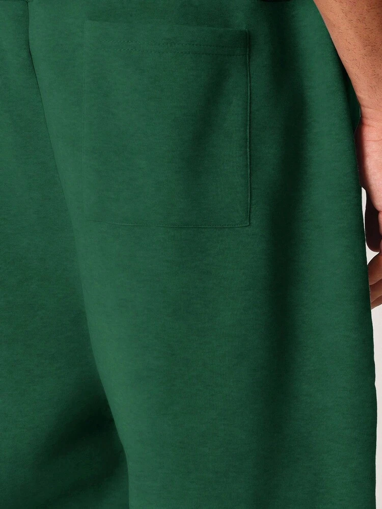 サイドポケットと伸縮性のある足首が付いたドローストリングスウェットパンツ