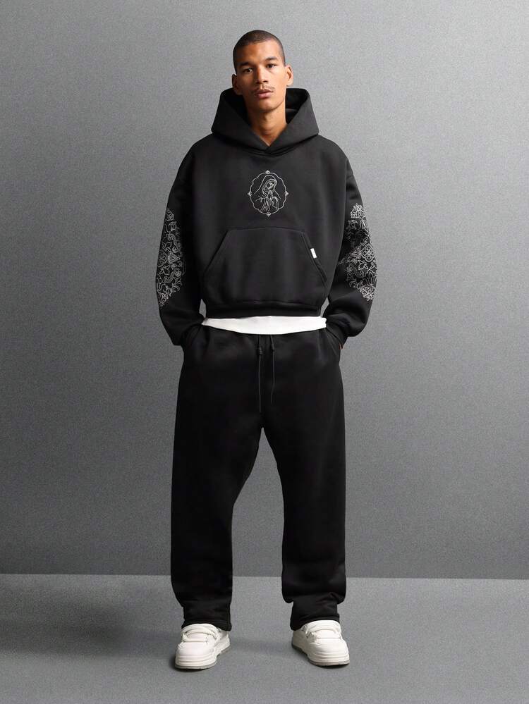 Kapuzenpullover mit gesticktem Portrait und dekorativem Ärmeldesign