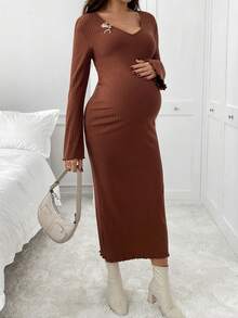 SHEIN Vestido de Maternidade Cor Sólida Decote em V Ombro Caído Manga Longa Ajustado Canelado,Marrom,Outono,Elegante,Ensaio Fotográfico,Vestido de Gravidez Grávida Café Inverno - Castanho - Visão 4