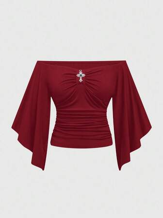 J-Fashion Camiseta de mujer elegante de unicolor con hombros descubiertos, mangas acampanadas y decorada con un colgante cruzado