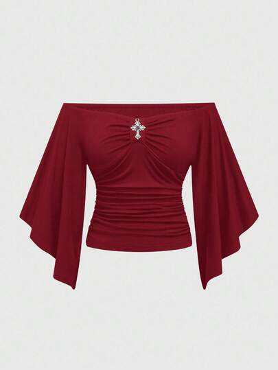 J-Fashion Camiseta de mujer elegante de unicolor con hombros descubiertos, mangas acampanadas y decorada con un colgante cruzado