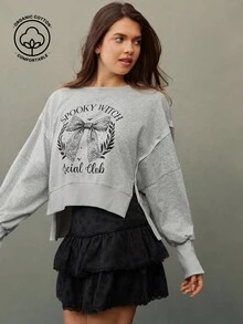 WESTFADE 棉混纺法国毛圈布圆领开叉下摆外露缝线宽松长袖短款幽灵女巫社交俱乐部蝴蝶结图案印花运动衫秋季、秋季、万圣节 - 灰色 - 查看 1