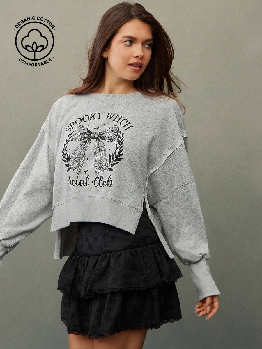 WESTFADE 棉混纺法国毛圈布圆领开叉下摆外露缝线宽松长袖短款幽灵女巫社交俱乐部蝴蝶结图案印花运动衫秋季、秋季、万圣节 - 灰色 - 查看 1