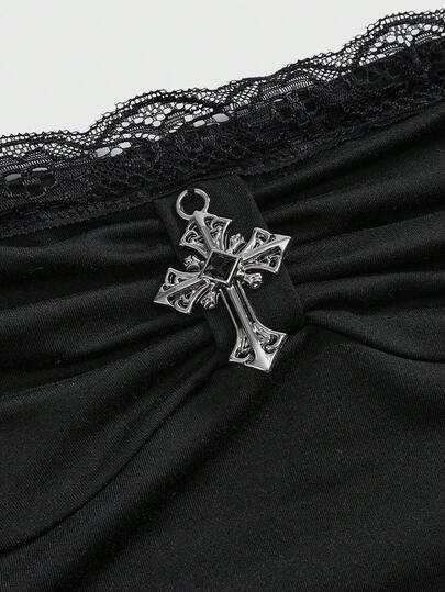 Goth Camiseta ajustada de mujer talla grande con adorno de cruz de metal y ribete de encaje, para usar por sí sola o en capas, para todas las estaciones