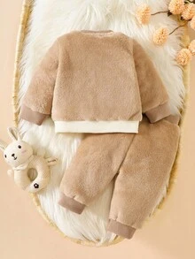SHEIN 秋冬新款婴儿两件套，超可爱卡其色猫咪蝴蝶结图案，时尚两件套毛绒套装婴儿衣服套装