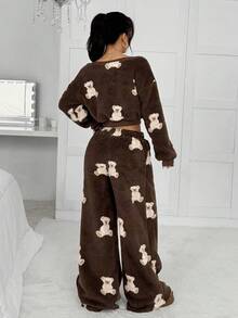 CovetEZ 女款卡通熊图案抓绒斜肩卫衣和裤子套装，秋冬 - 棕色 - 查看 2