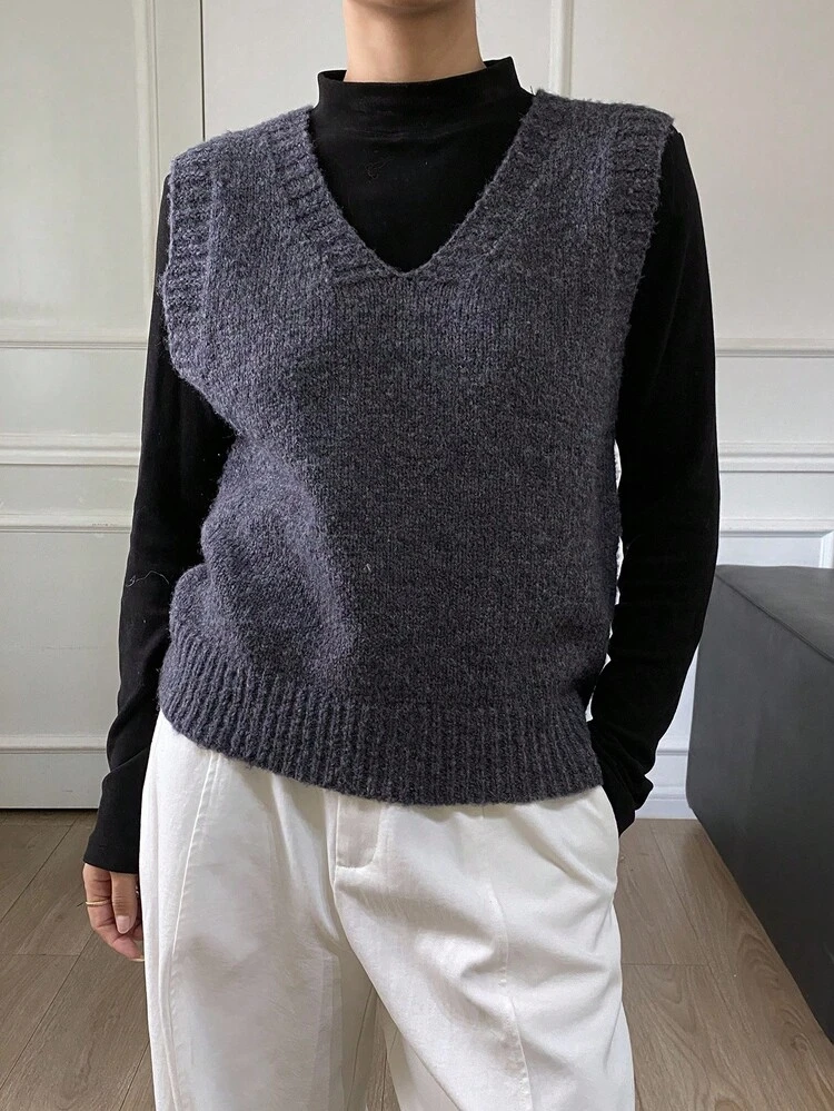 Women's V-Neck Grey Sweater Vest, Autumn/Winter New Arrival