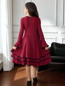 SHEIN 青少年女孩优雅勃艮第拼布对比黑色滚边分层下摆喇叭长袖连衣裙，适合秋冬季休闲日常穿着和上学 - 酒紅色 - 查看 2