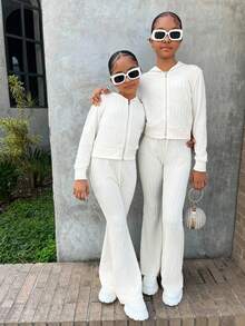 SHEIN 2pcs Tween Girls Pearl Texture Cropped Sweatshirt + Flare Leg Pants Set, Casual Daily Fashion Versatile White Two Piece Set Girls Knit Set Girls Ribbed Set Girls Two Piece Set Kids Matching Set - White - View 3